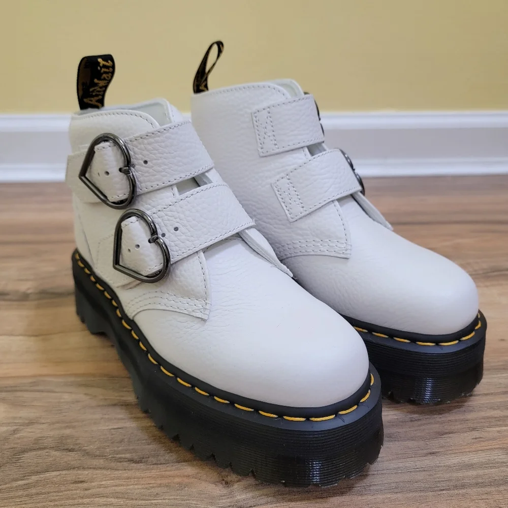 ❤️Dr. Martens, DEVON FLOWER BUCKLE LEATHER PLATFORM BOOTS,size US 7 - Picture 1 of 12